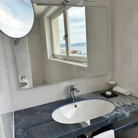 Extraordinary Deluxe With Sea View D3 ***** 4*